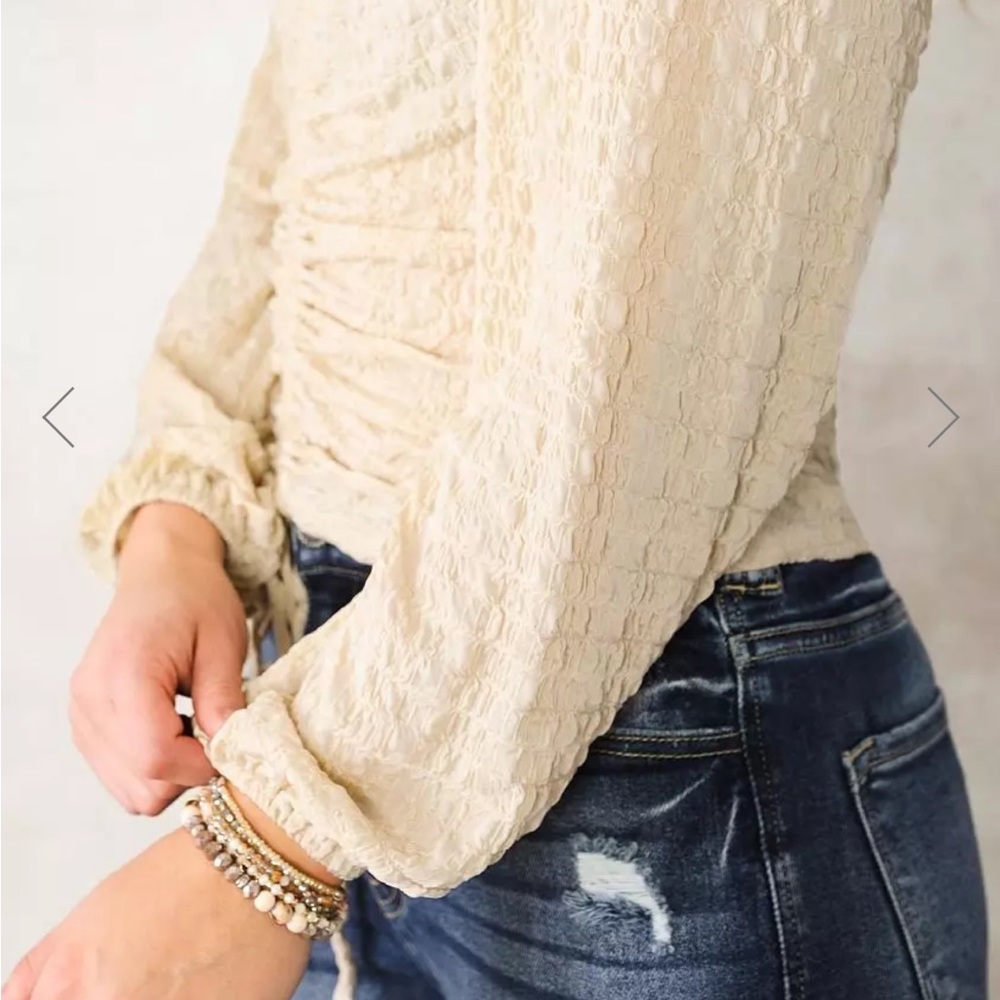 BKE Willow Root Textured Cinch Tie Blouse Cream Size Small - Picture 3 of 11